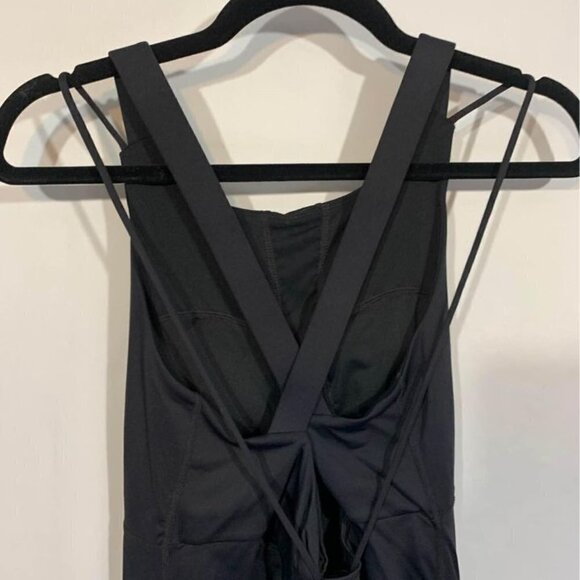 GAP fit woman’s workout tank. Cutouts and strappy back. Black. Size medium. New - Picture 4 of 10